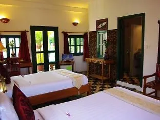 Golden Banana Boutique Hotel 4*